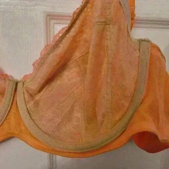 Voglo Adriana Size 44C Underwire Lace Satin Peach Bra - Picture 6 of 8